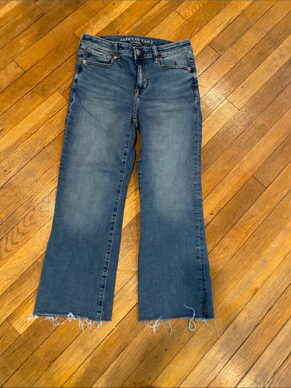 AMERICAN EAGLE CROP JEANS